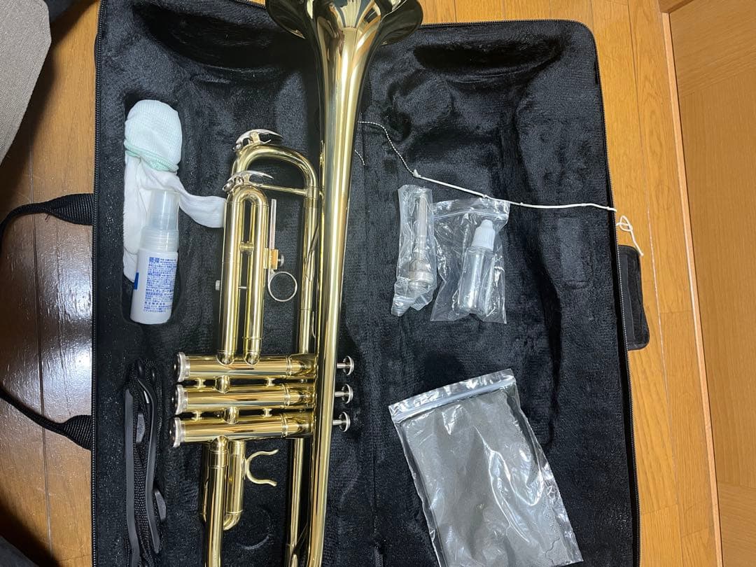 ゴールド トランペット 本体 ケース付き