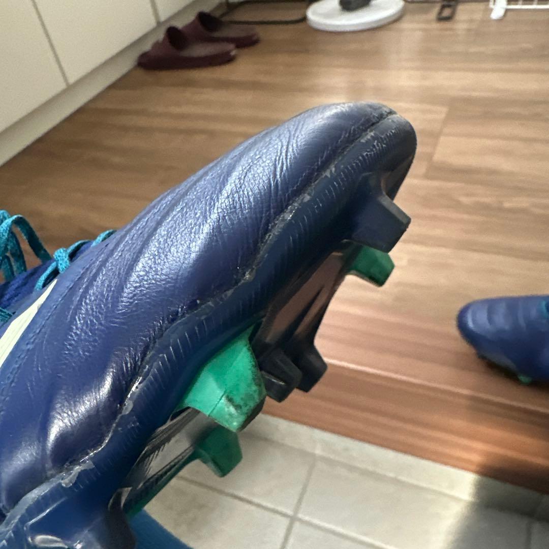 adidasサッカースパイク プレデター18.1 FG/AG LE レザーモデル