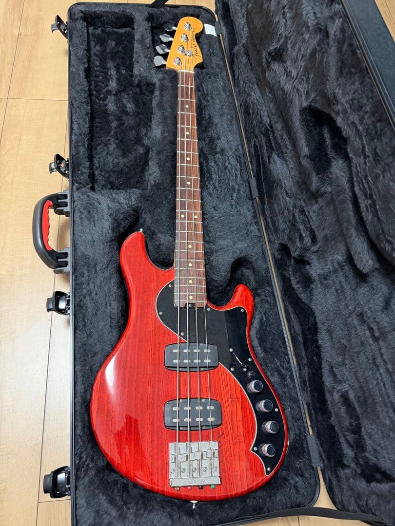 ベース Fender American Deluxe Dimension Bass