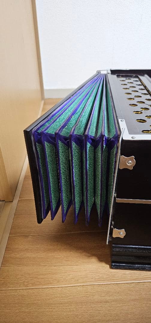 ハーモニウム 約37鍵 黒木製