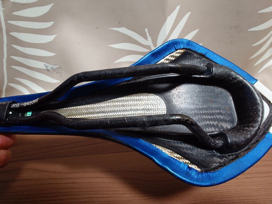 Fizik アリオネカーボンレール　 青/白