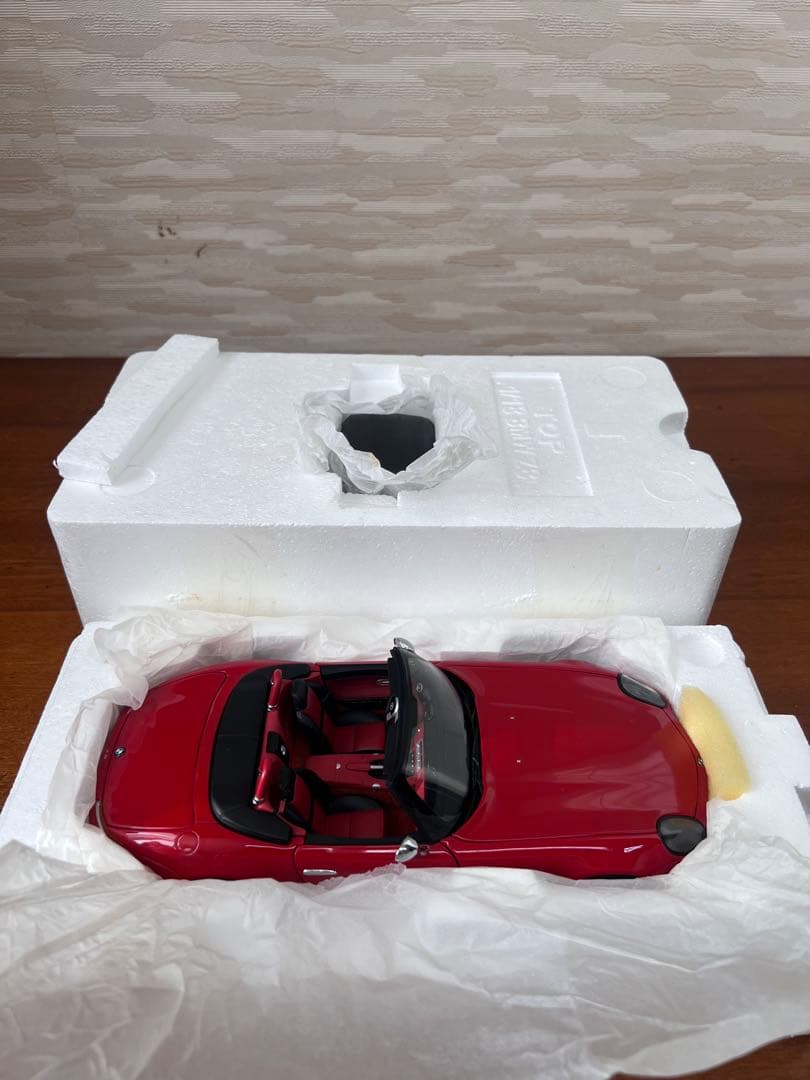 No520 ミニカー1/18 KYOSHO  Z8 Roadstar