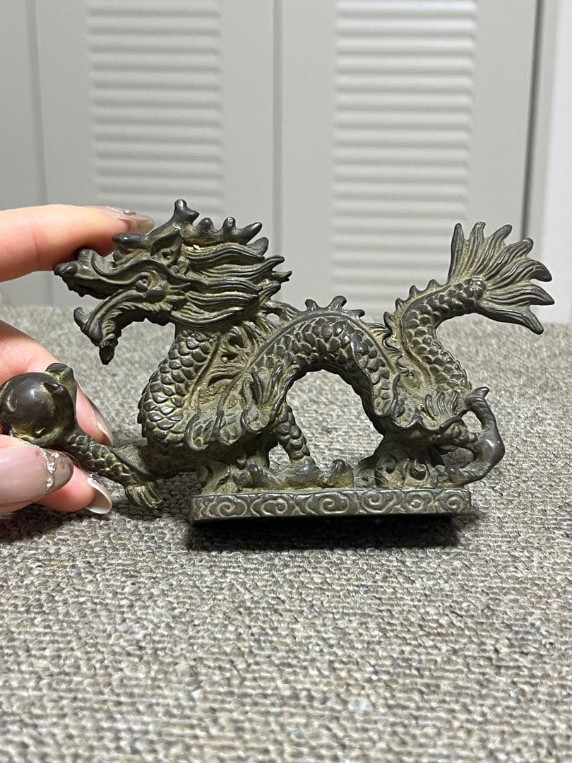 風水 置物 龍の置物 龍ドラゴン 5本爪 右手に玉を持つ龍 金属工芸 銅製 文鎮