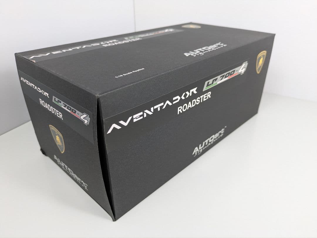 1/18 ミニカー オートアート ランボルギーニ アヴェンタドール ロードスター