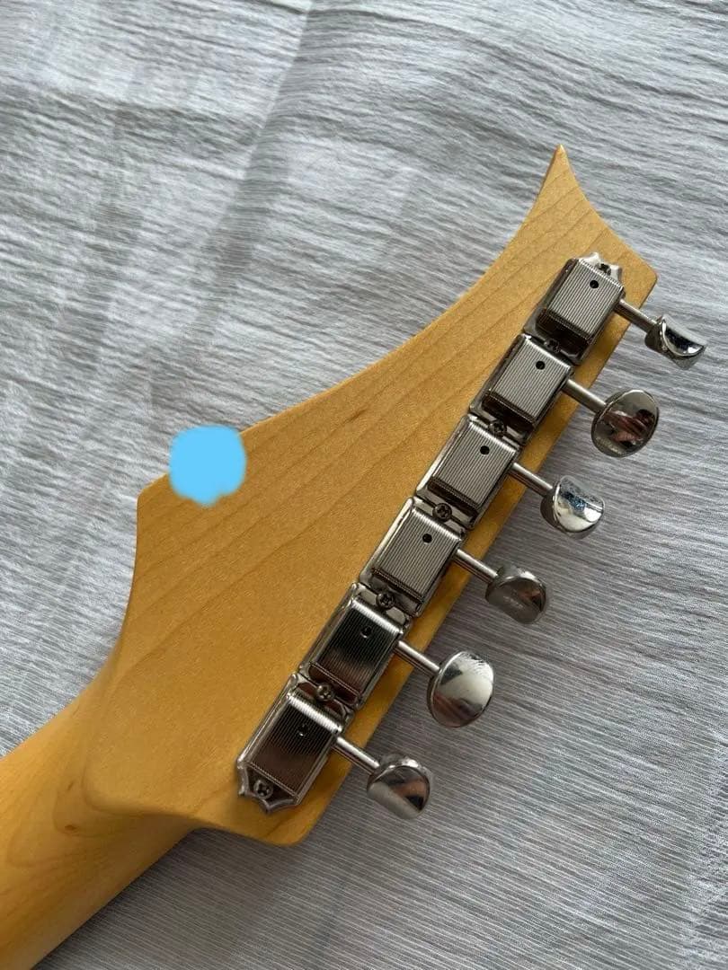 Three Dots Guitars Tモデル