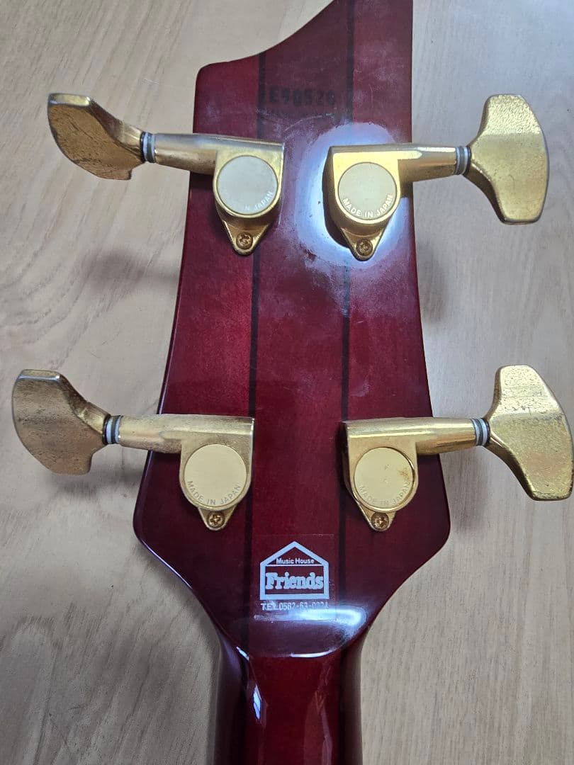 Fender Heartfield DR4 ベース（Bass）