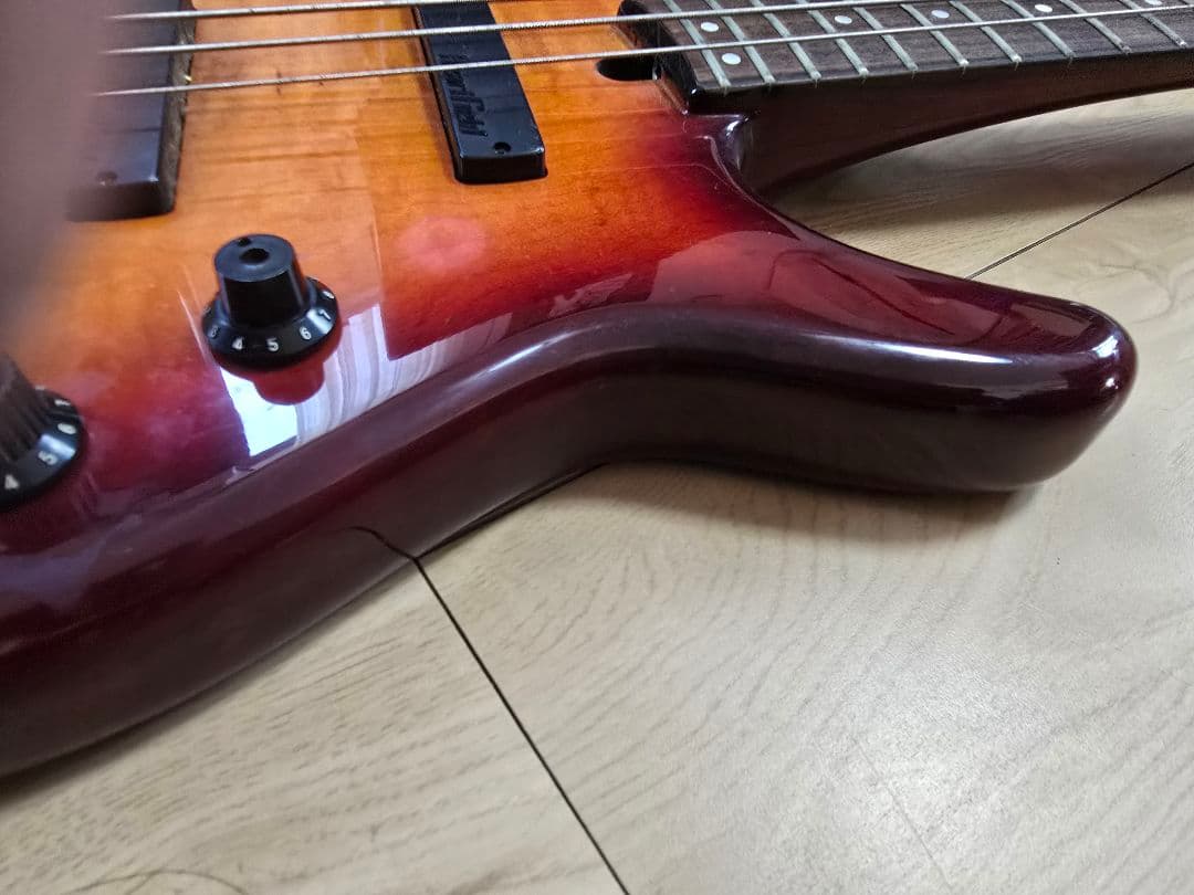 Fender Heartfield DR4 ベース（Bass）