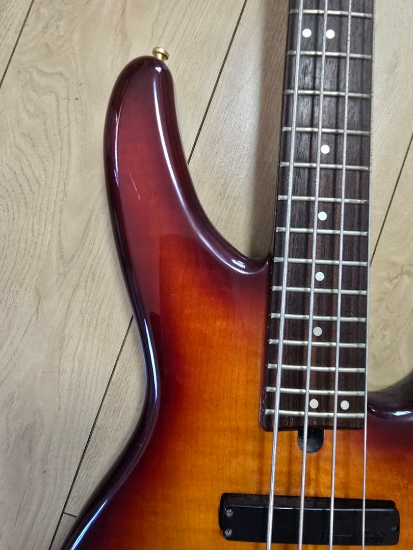 Fender Heartfield DR4 ベース（Bass）