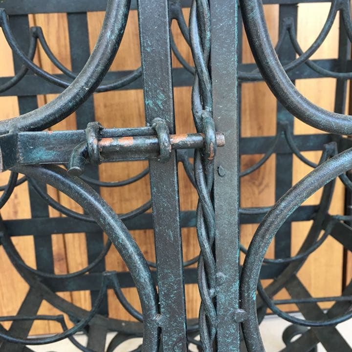 アイアンのワインラック　18本収納