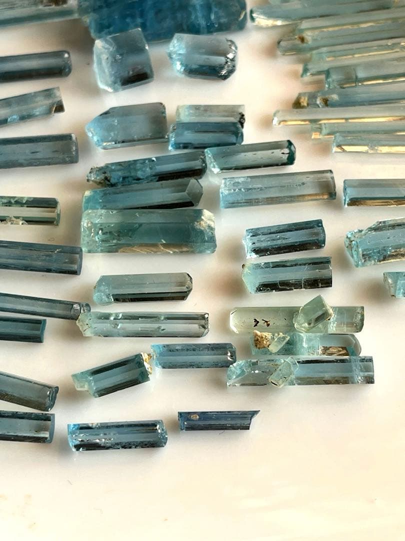 【高品質】高透明度・海色ブルー天然アクアマリンロット 306.9ctベトナム産