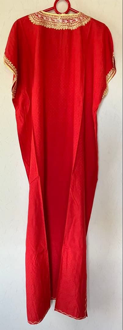 【モロッコ製】赤 カフタン 金の刺繍 民族衣装 ガラベーヤ アバヤ ロングドレス