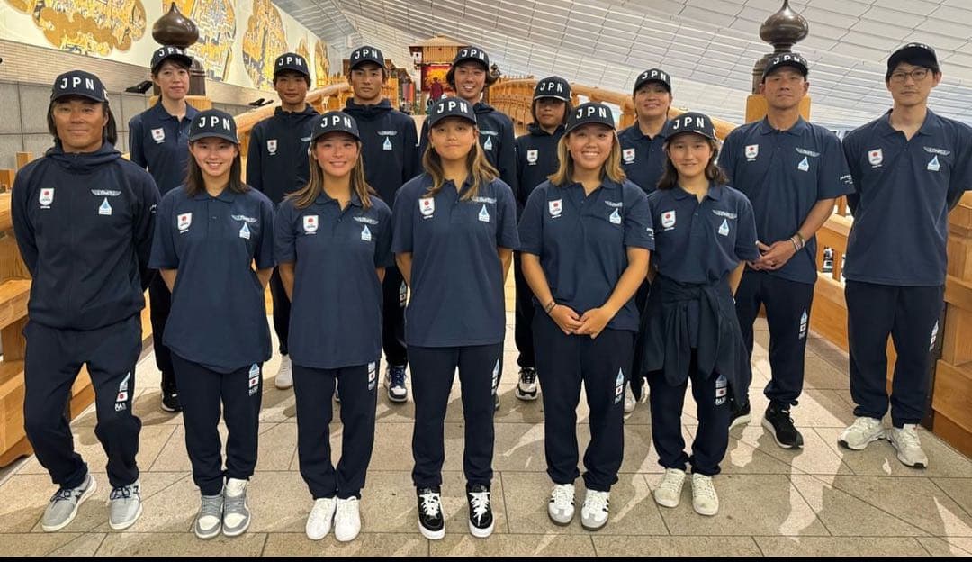 RASHの女性用ウェットスーツ　波乗りジャパンバックアップアップサポートメーカー