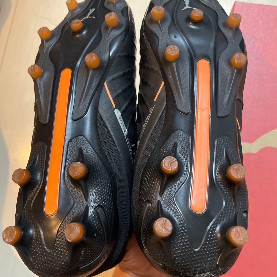 プーマ　キング アルティメット FG/AG(プーマ ブラック/ヒート ファイア）