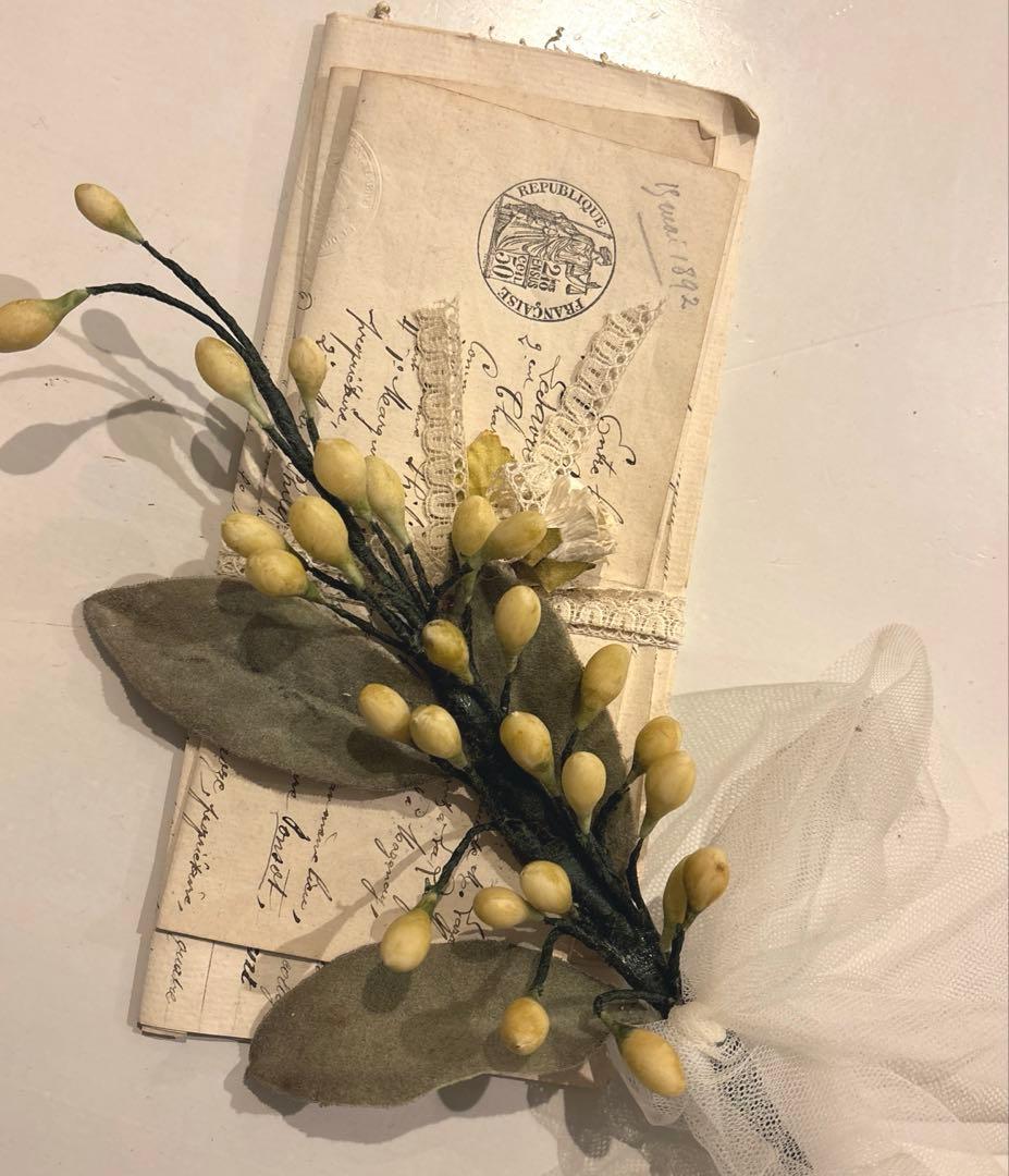 アンティーク雑貨 Old Paper & Handmade Wax Flowers Set