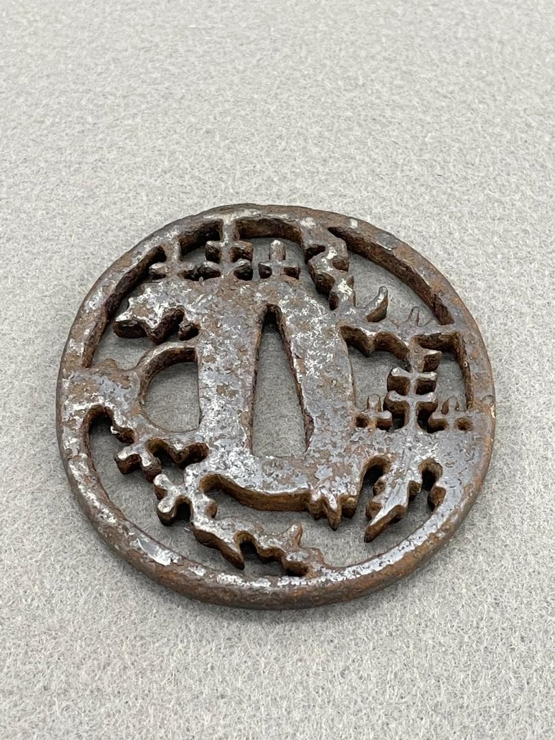 刀の鍔、鐔、武具、透かし、刀、日本刀 、アンティーク、骨董品