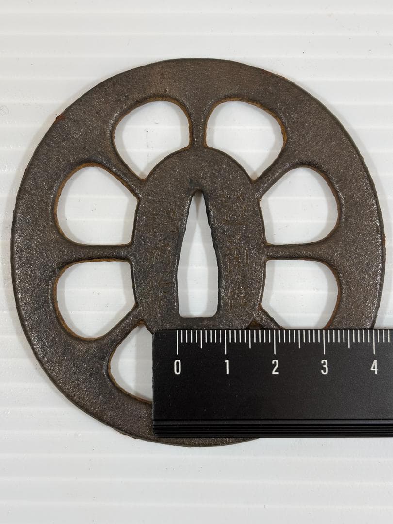 鍔(つば）　鉄製　越前住記内　日本刀 　鶴　江戸　アンティーク