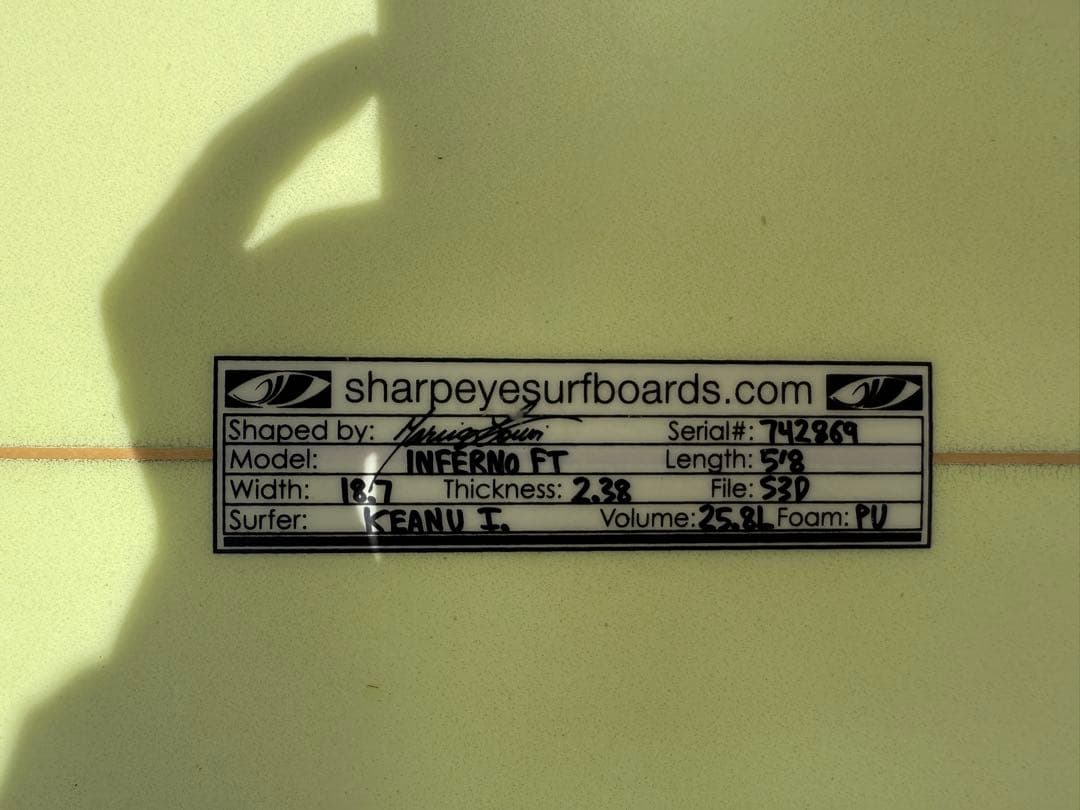 シャープアイ　Inferno FT 5'8\" ライダー(キアヌ五十嵐選手)使用