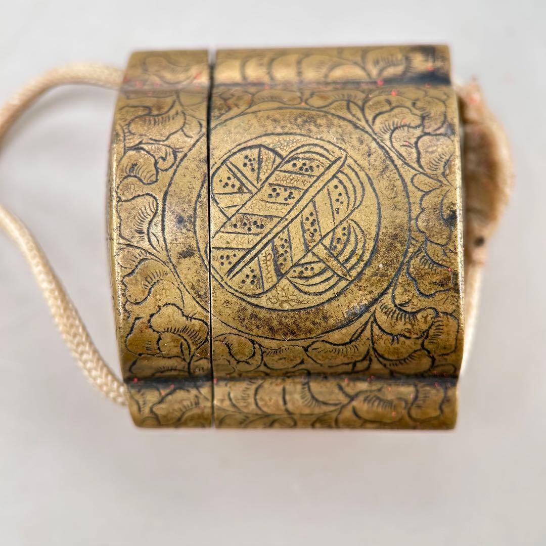 ハリネズミ型印籠 金色