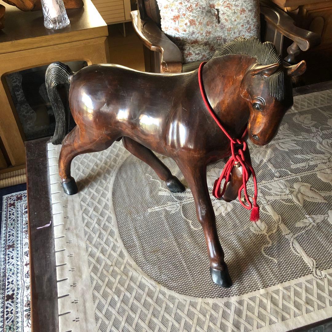 木製馬の彫刻 約60cm 赤い首輪付き