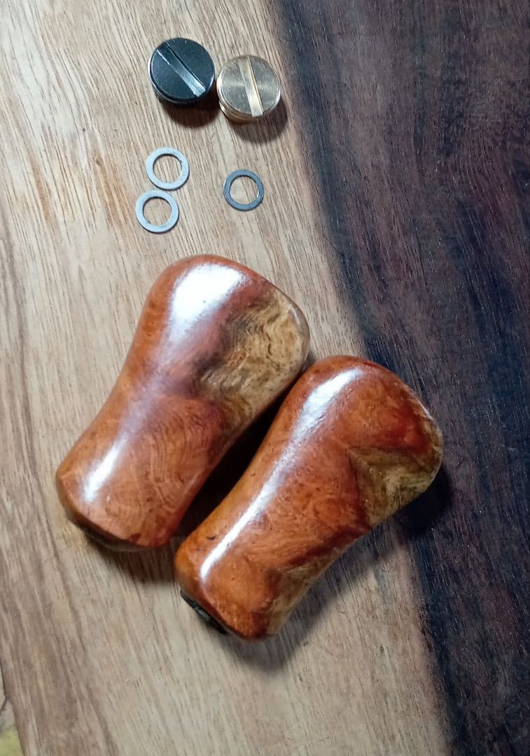 花梨ノブ　シマノ　ダイワ　ハンドルノブ　リールノブ　ベイト　ダブル　紅白