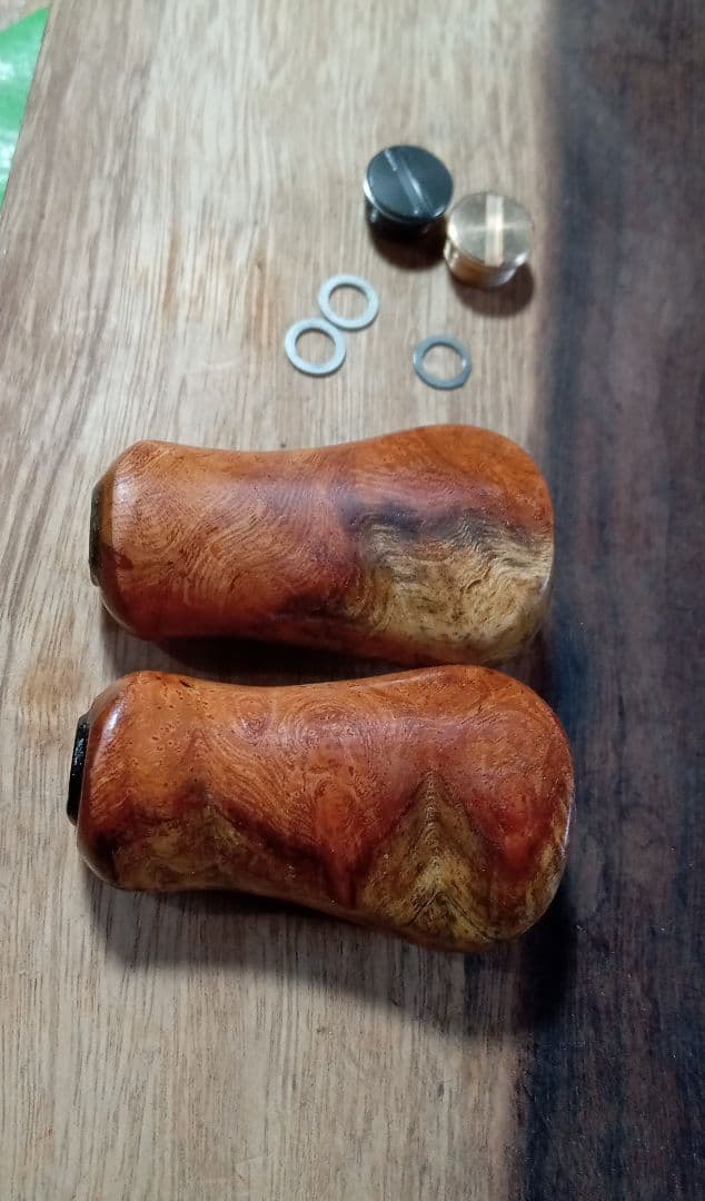 花梨ノブ　シマノ　ダイワ　ハンドルノブ　リールノブ　ベイト　ダブル　紅白