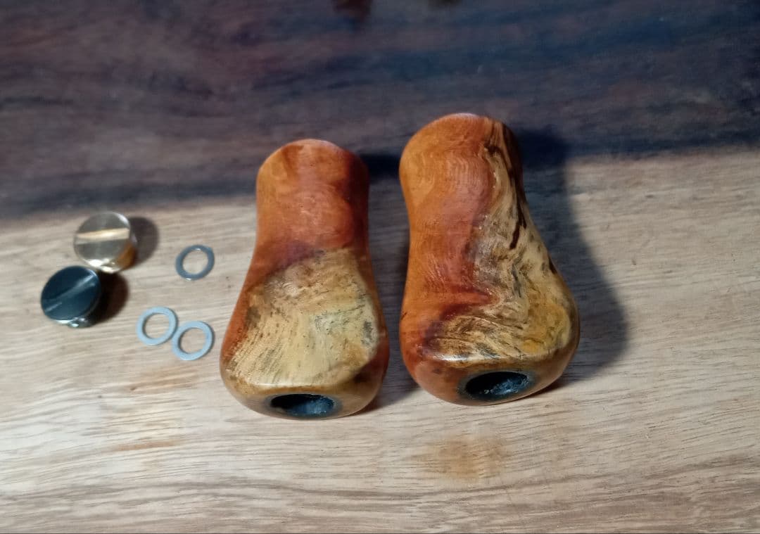 花梨ノブ　シマノ　ダイワ　ハンドルノブ　リールノブ　ベイト　ダブル　紅白