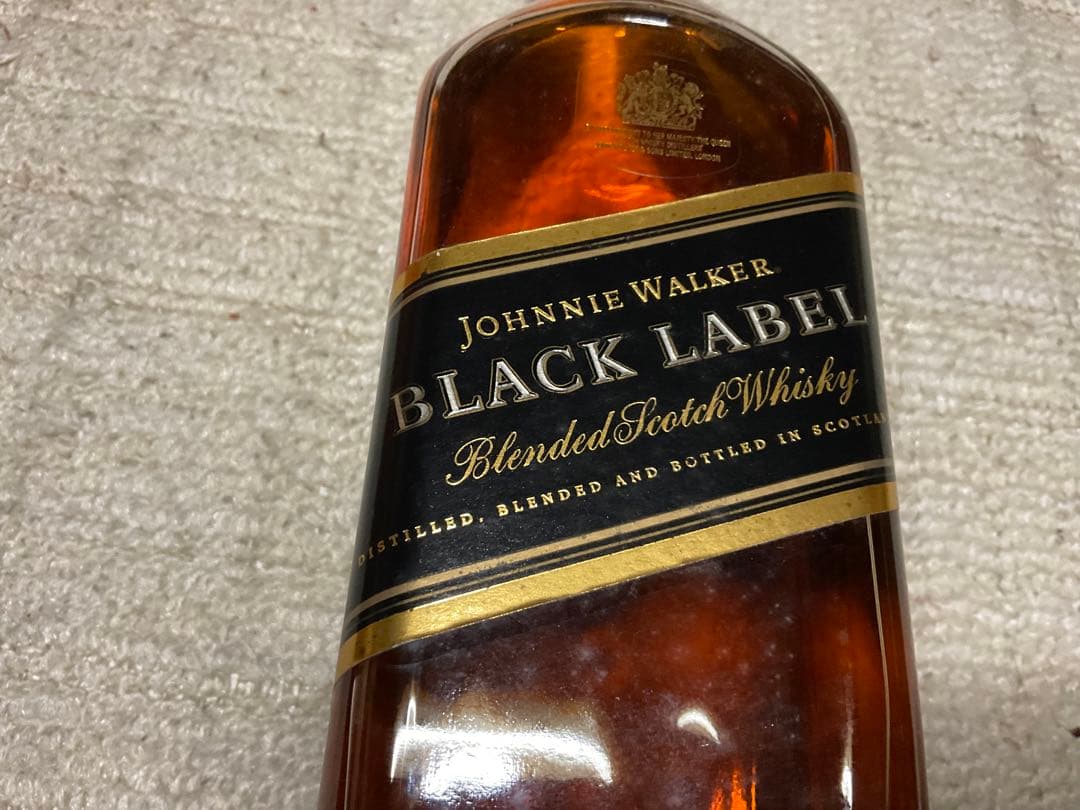 JOHNNYE WALKER／BLACK LABEL・AGED12YEARS。