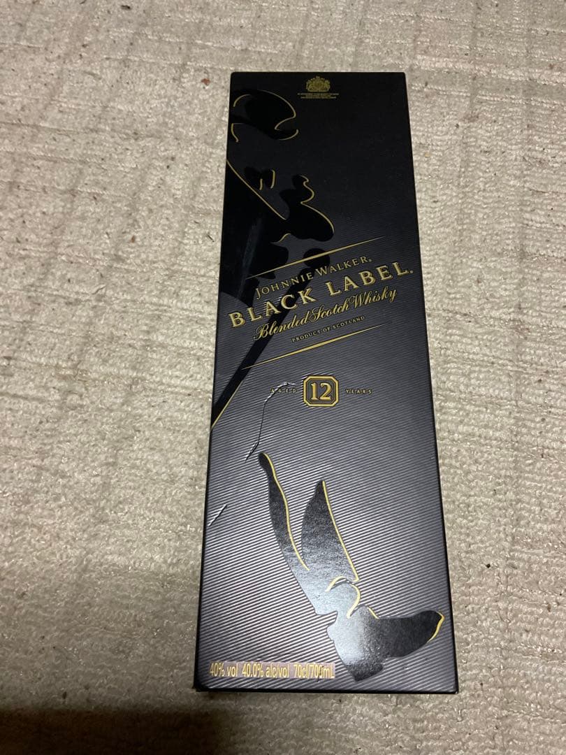 JOHNNYE WALKER／BLACK LABEL・AGED12YEARS。