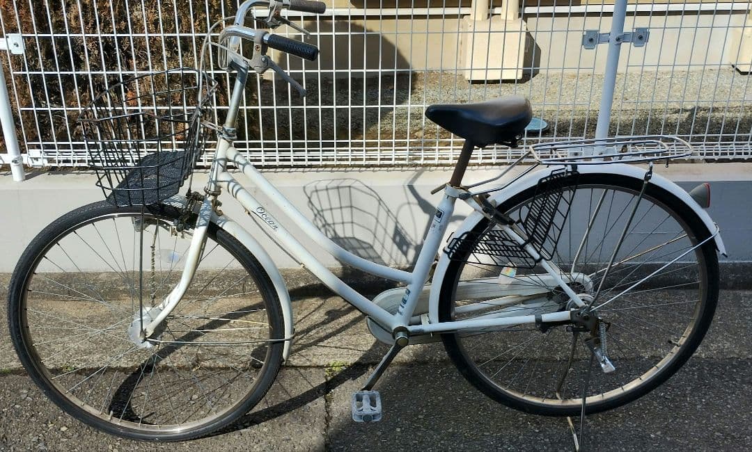 自転車　軽快車　ママチャリ　27インチ　状態良好　オートライト　鍵、カゴ付き