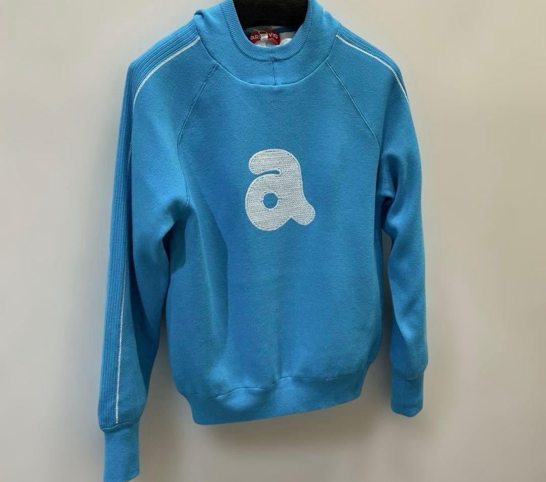 新品❤️アルチビオ❤️青色ロゴ入りクルーネックセーター