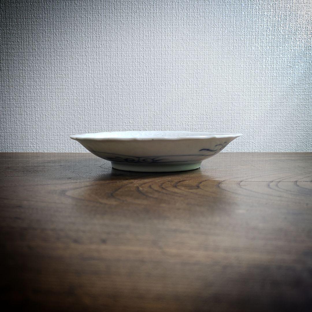 皿　白磁　古伊万里　獅子文様　染付　陽刻縁　牡丹　唐草　銘　明治　大正　イ号