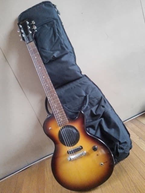 ◎激渋！激珍！ギブソンレスポールそっくりミニエレキギター・高級ソフトケース付き！