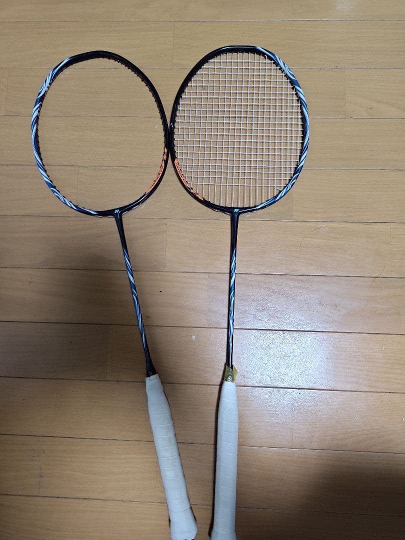 バドミントンラケット　アストロクス100ZZ 2本