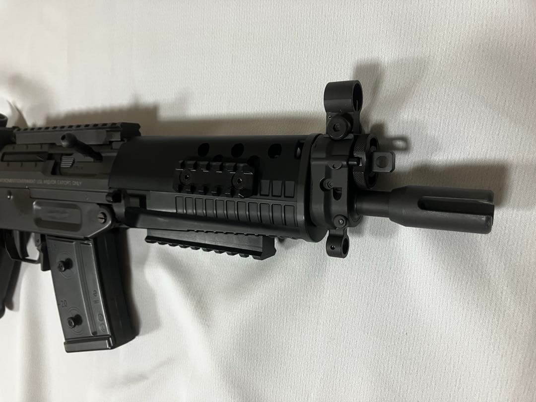 SIG552 東京 マルイ　美品　マグ２個　バッテリー２個　ドットサイト付き