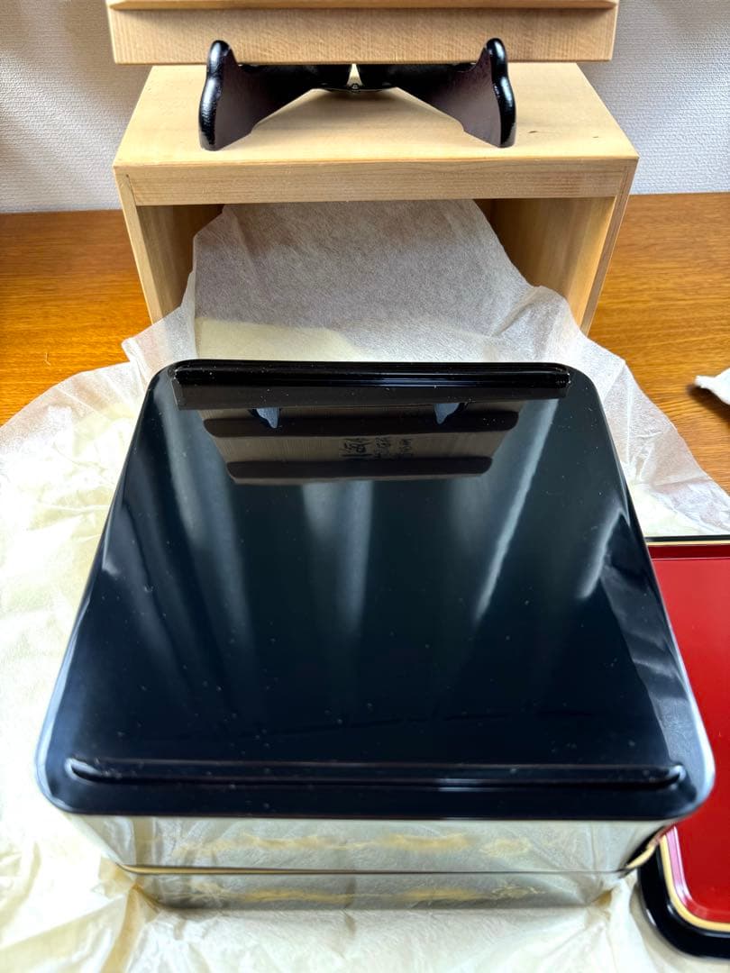 257 輪島塗　松竹梅沈金　二段重　未使用品　共箱　共布