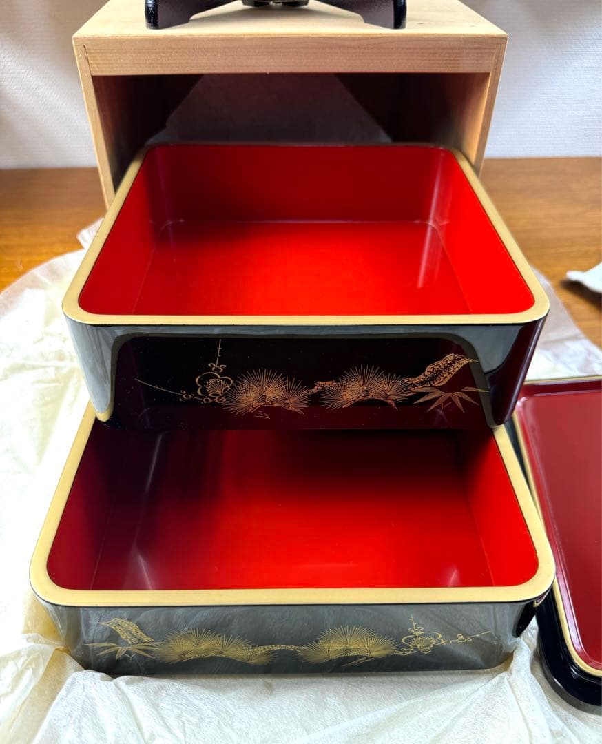 257 輪島塗　松竹梅沈金　二段重　未使用品　共箱　共布