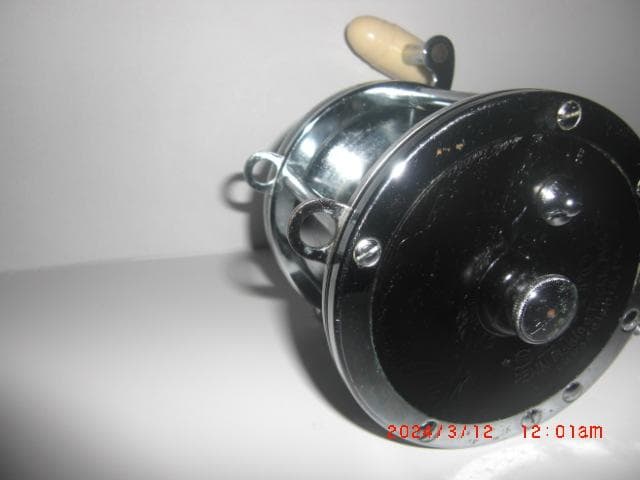 ＰＥＮＮ　ＳＥＮＡＴＯＲ　６／０ 釣り具　リール