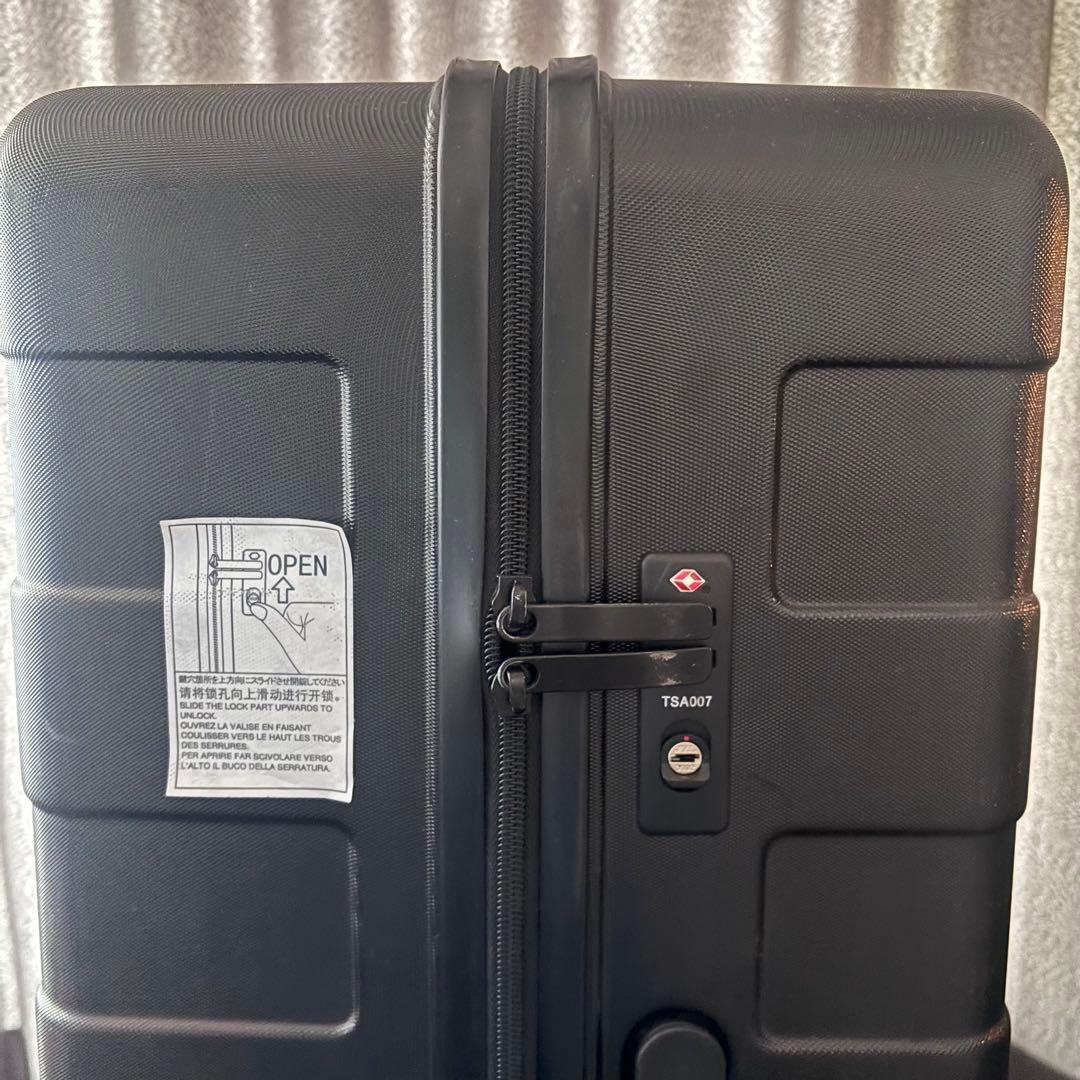 無印良品　黒 キャリーケース 104リットル　TSAロック 4輪　特大