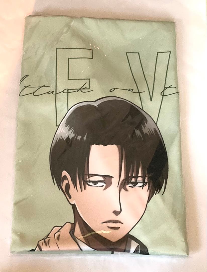 進撃の巨人　リヴァイ 特大タペストリー　マフラー着用ver. オンラインくじ