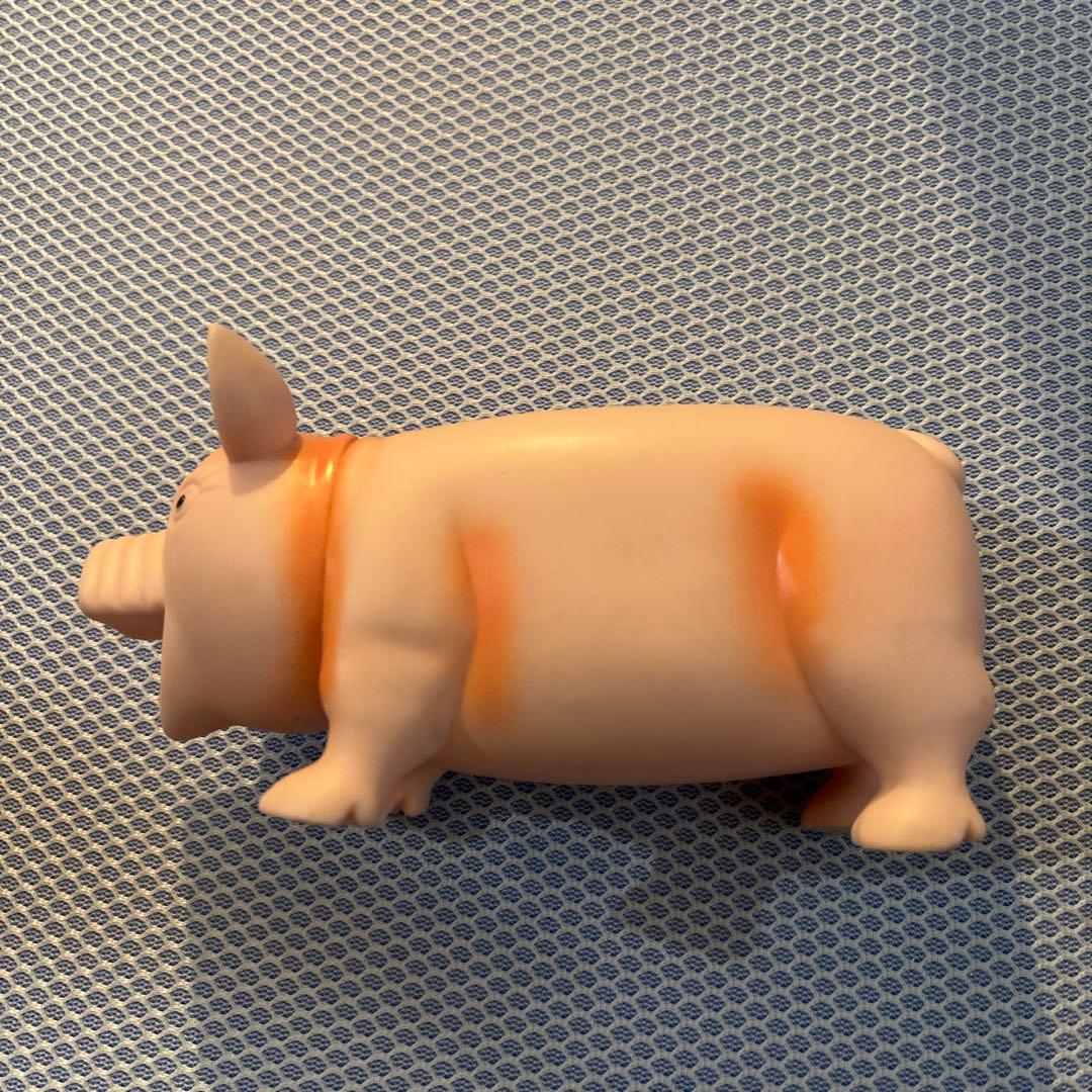 豚のフィギュア クリーム色 約15cm