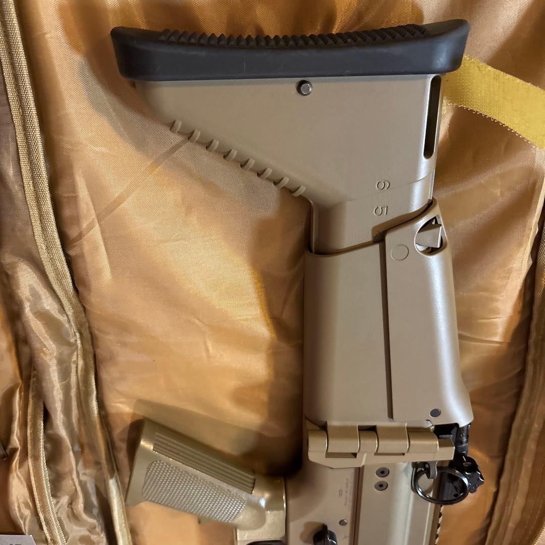 次世代電動ガン SCAR-L CQCタンカラー マガジン3本付き