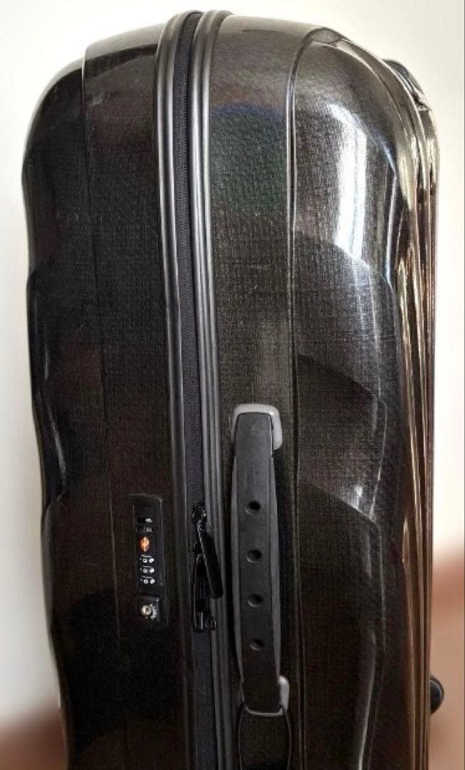 サムソナイトブランド キャリーケース ブラック６８ℓ超軽量【値下げ】