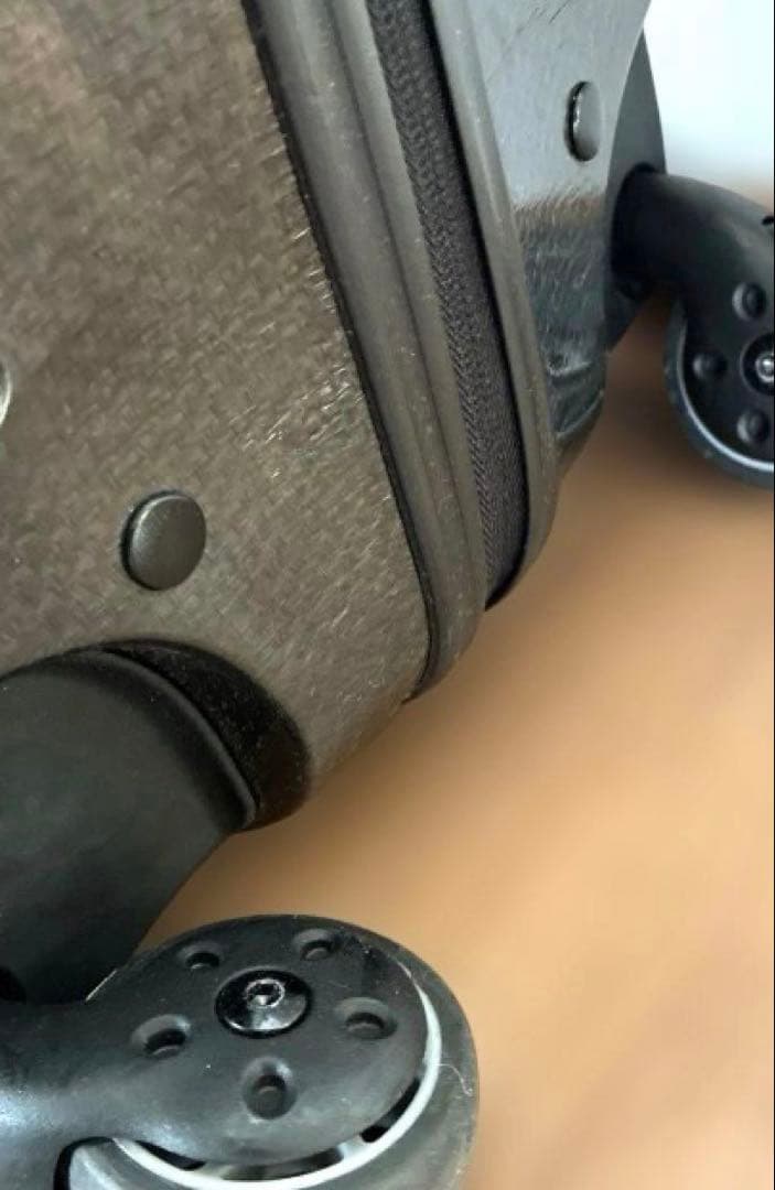 サムソナイトブランド キャリーケース ブラック６８ℓ超軽量【値下げ】