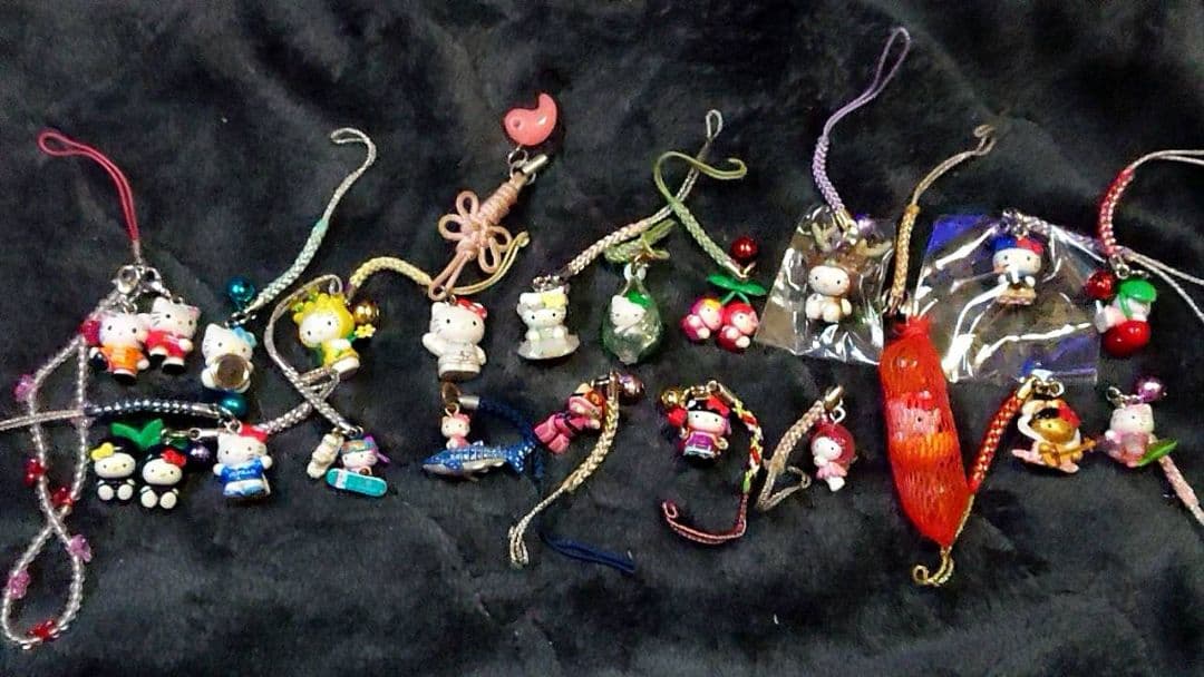 ふ*う様 ご当地ハローキティ ストラップ 95個セット　タグなし　レア