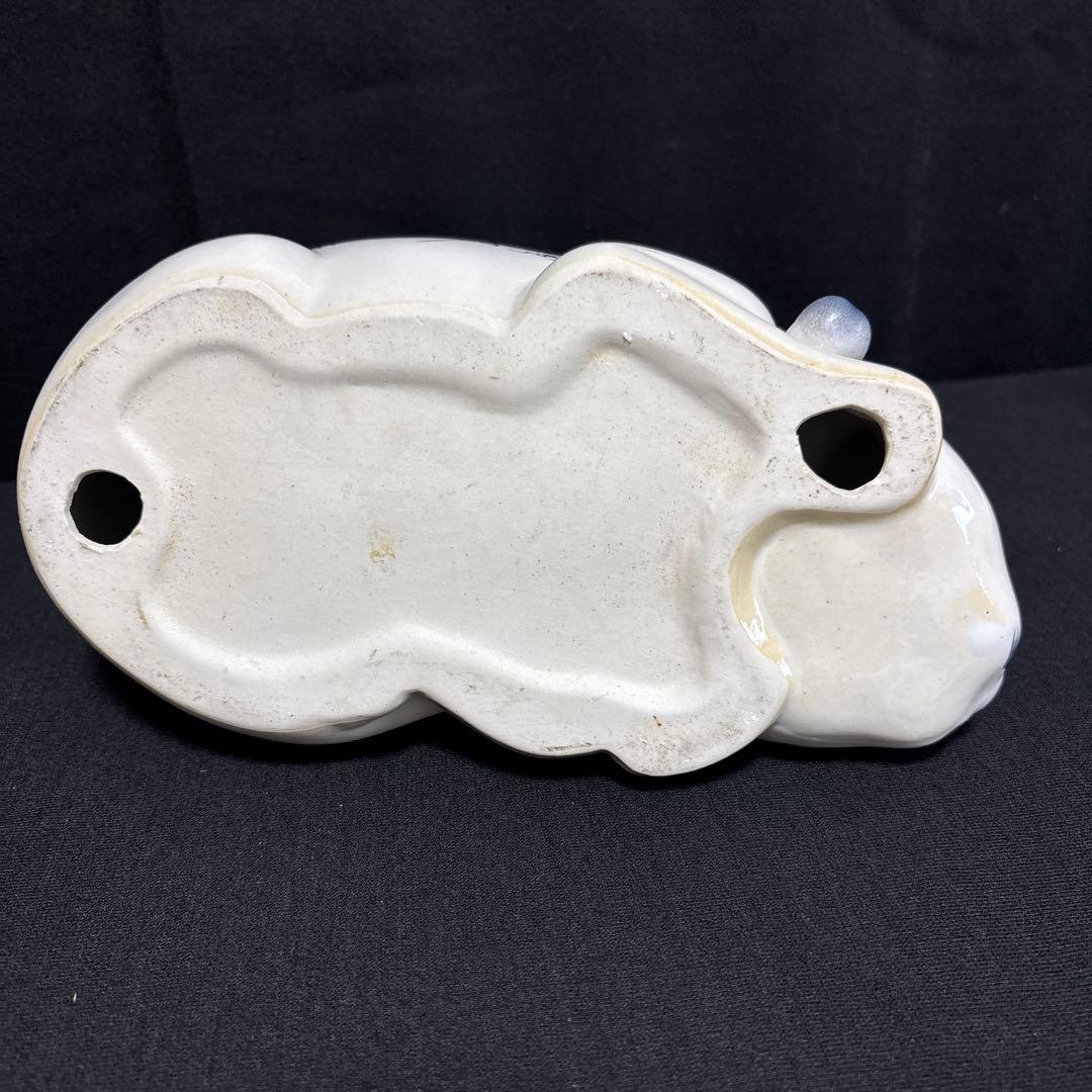 眠りネコ 背中に書の陶器製ビンテージ