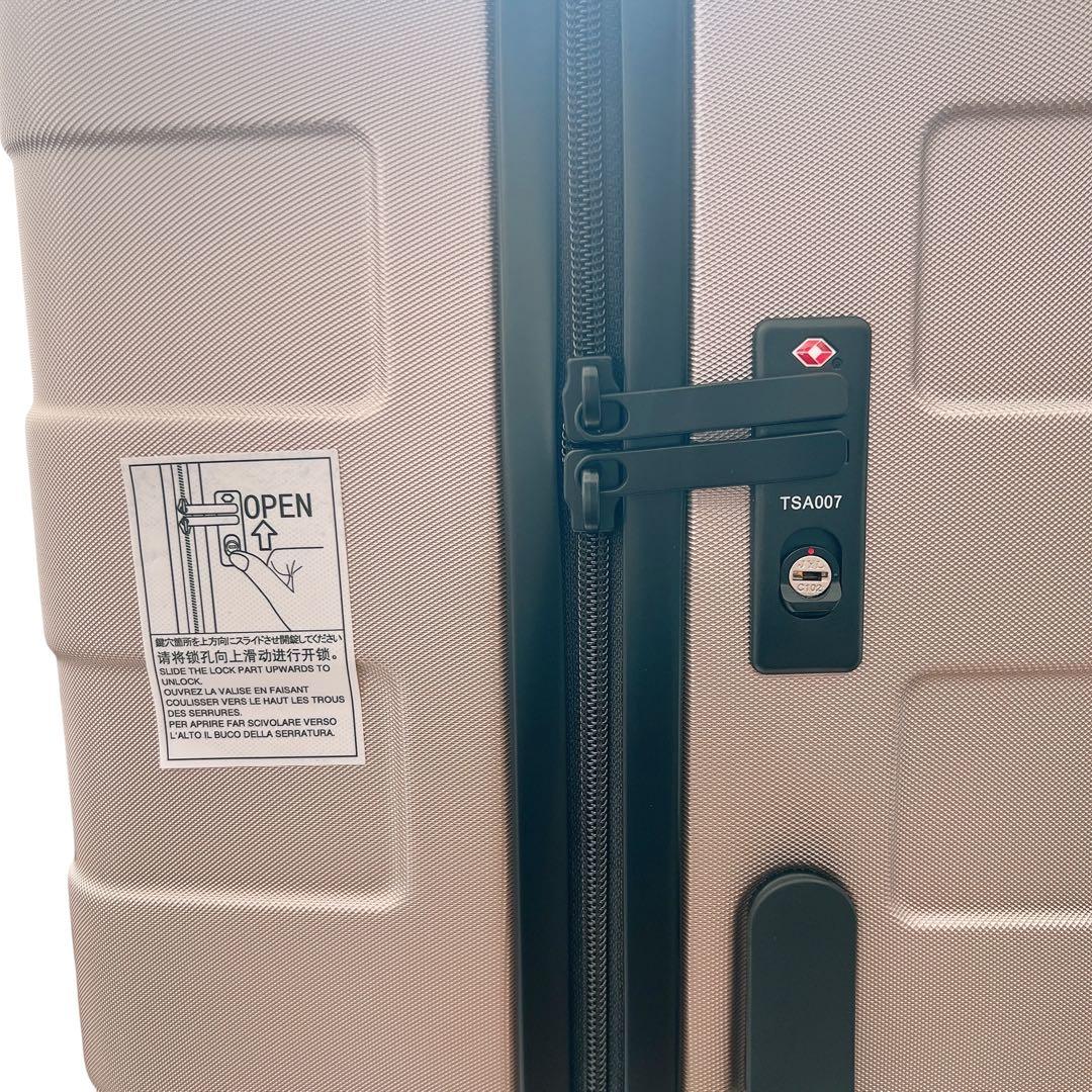 無印良品 キャリーバーの高さを自由に調節できる　ハードキャリーケース　88L ①