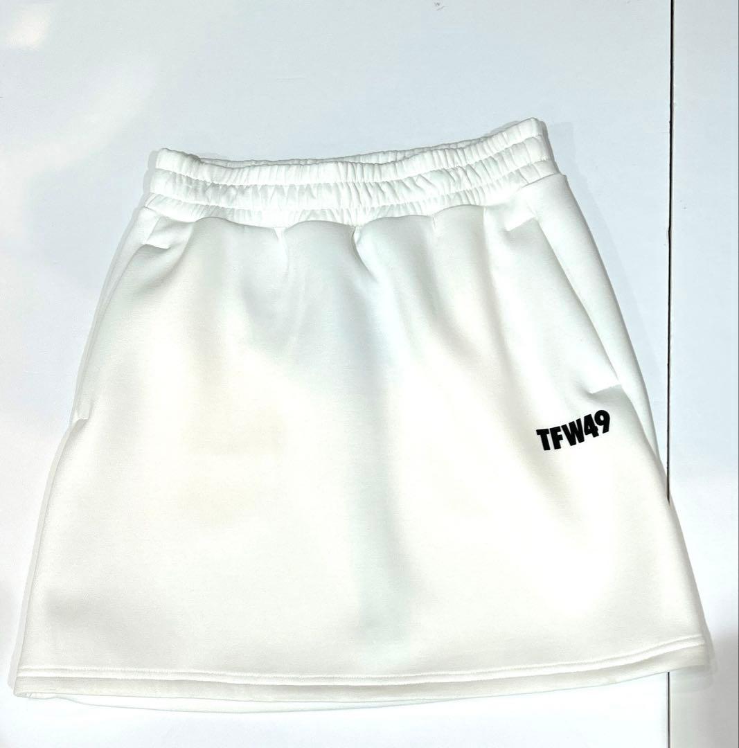新品❤️ホワイト TFW49 ロゴ スカート