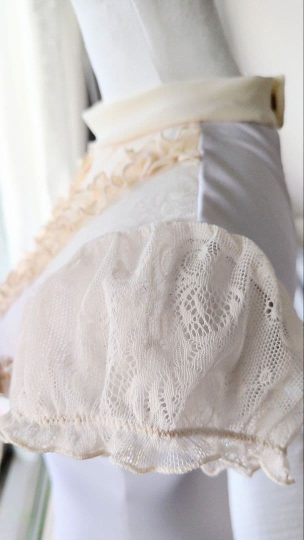 Ｓ～Ｍ／アイボリーフリルレースで贅沢エレガント。ロココ調宮廷ドレス娘役レオタード