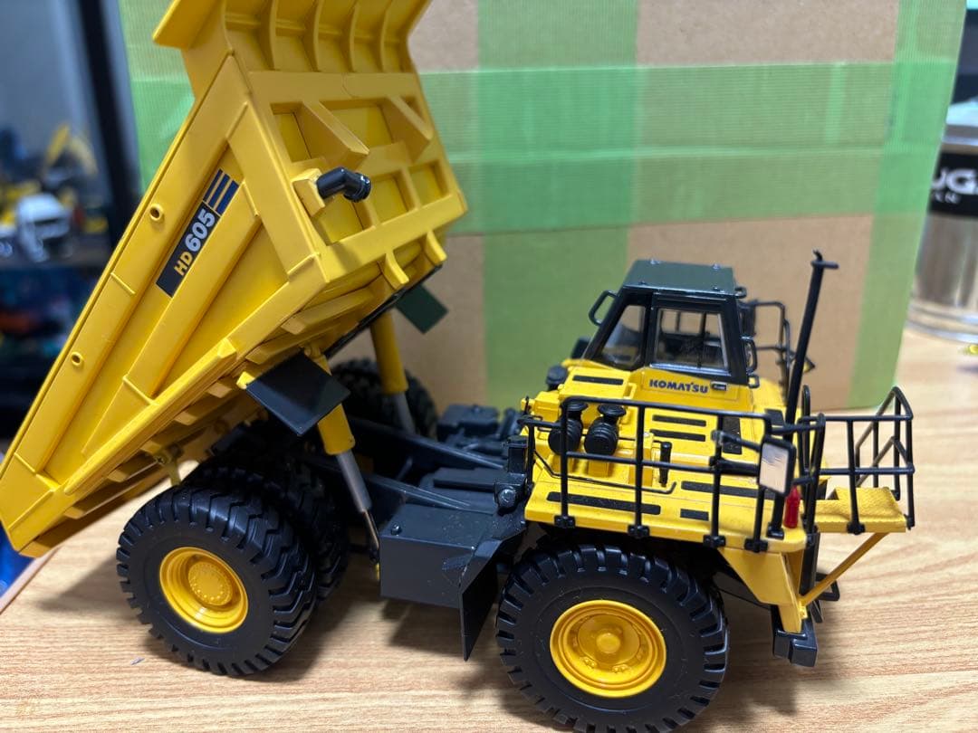 コマツ HD605-7 ダンプトラック ミニカー 1/50