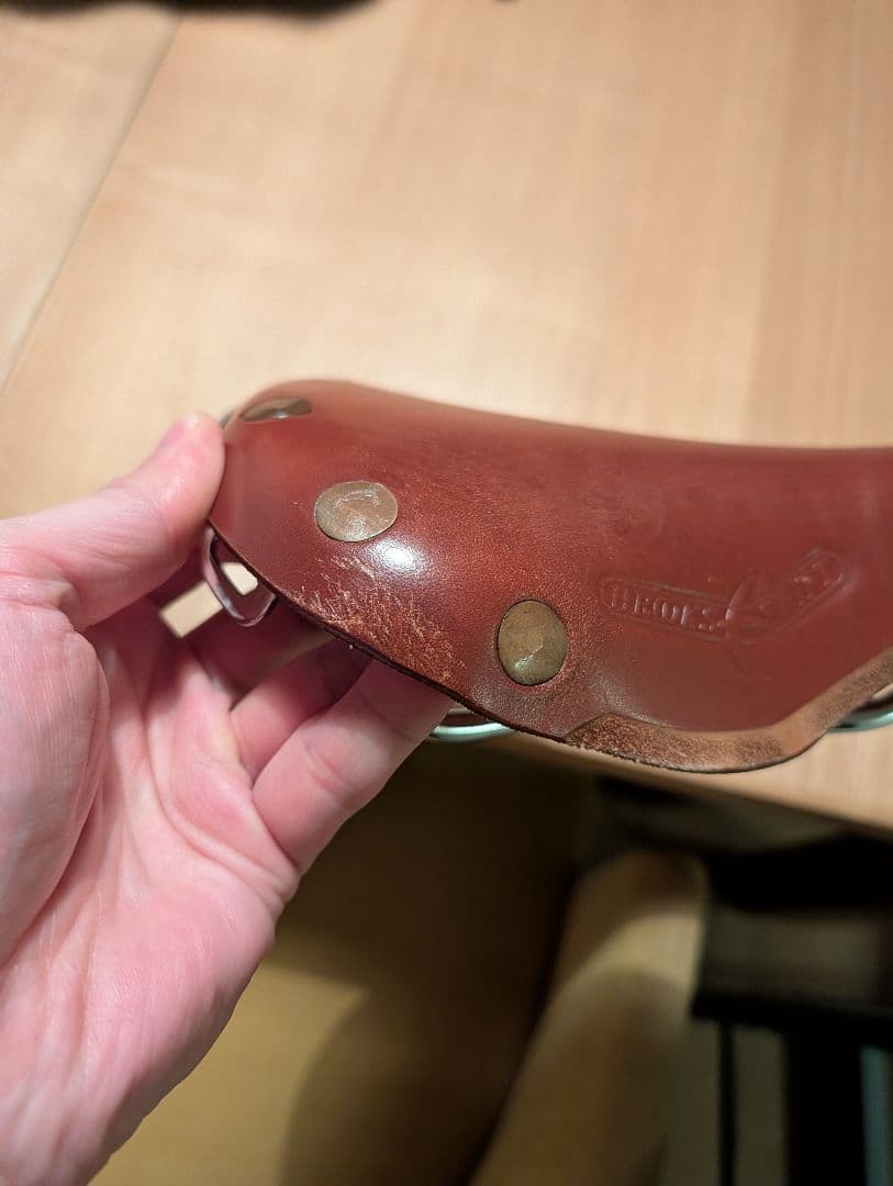 brooks swift サドル